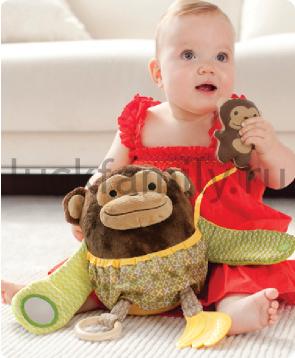 Подвесная игрушка Skip Hop Hug & Hide Activity Toy