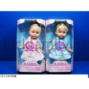 КУКЛА АЛИНА НА БАТ. ОЗВУЧ. РУССИФИЦ. В АССОРТ. В РУСС. КОР. 35*19*9СМ в кор.12шт ― Luckfamily.ru